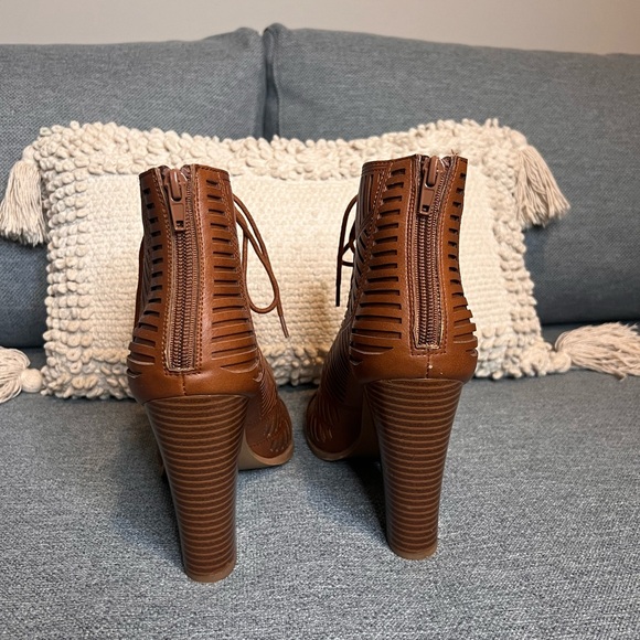 Brown bootie size 9.5 - Picture 2 of 3
